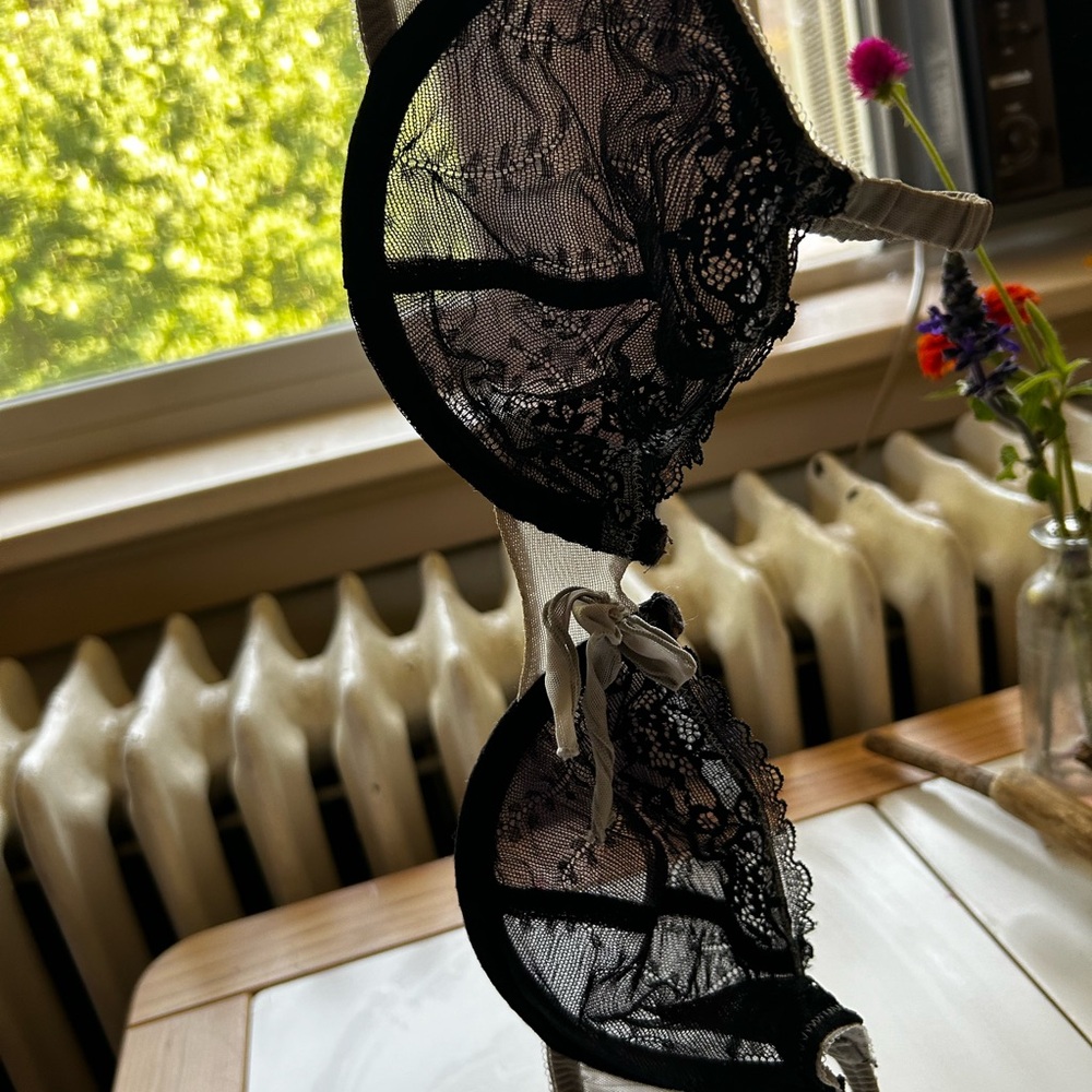 Vera wang lacy vintage bra